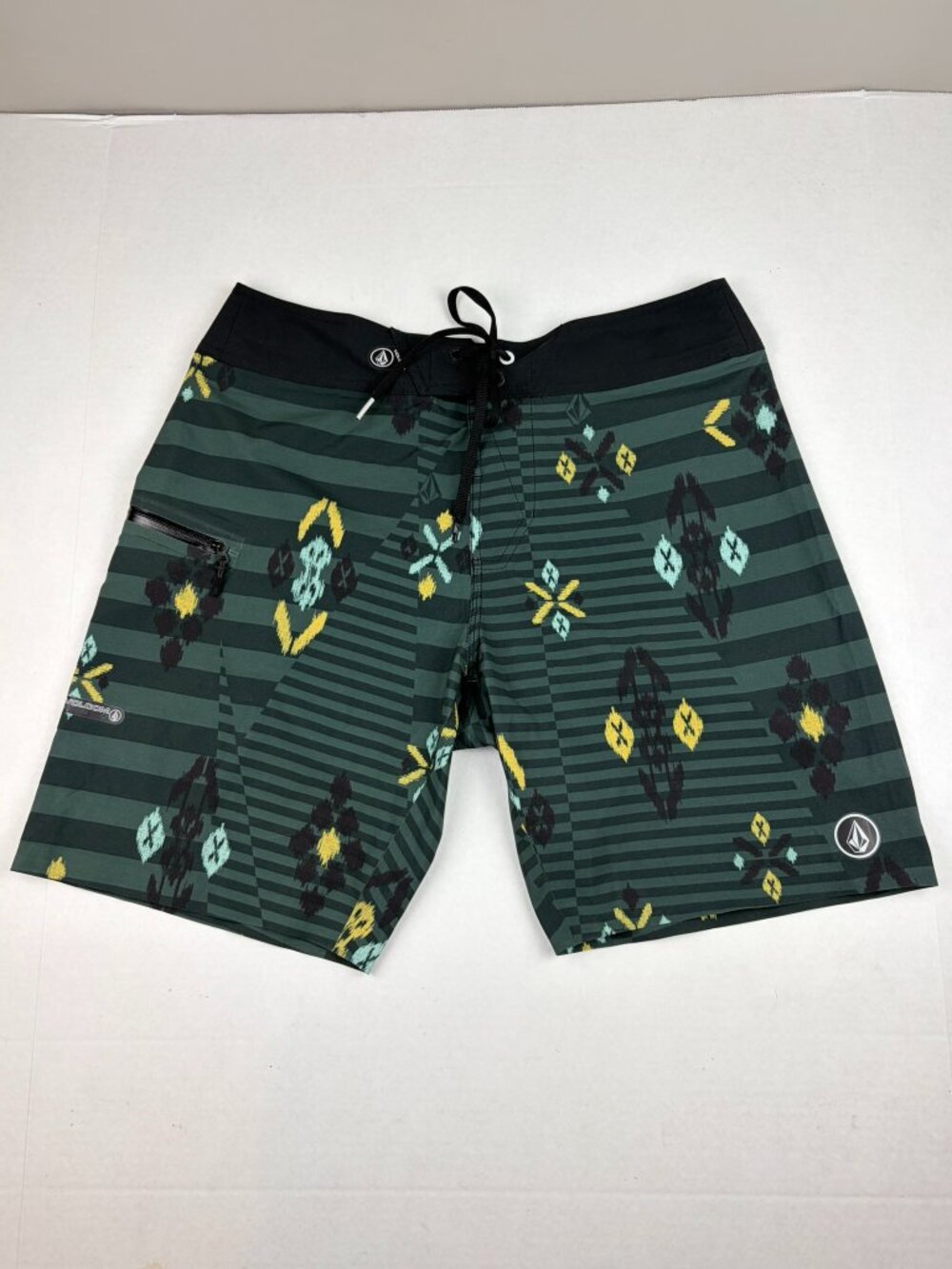 Volcom Rando Mod Boardshorts Tech 4-Way Stretch Size 32 Green & Black